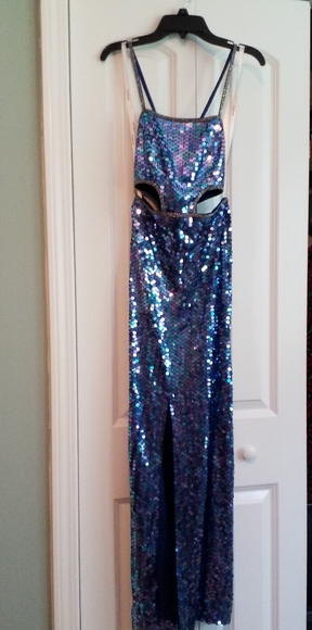 Formal Dress - Picture 2 of 5